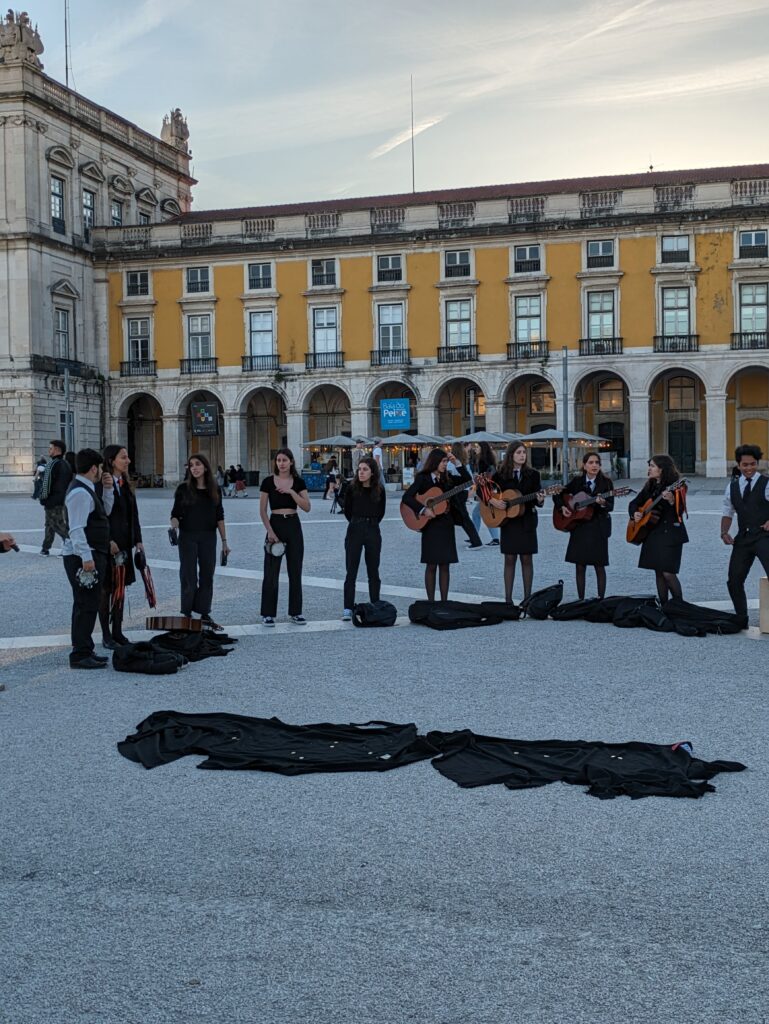 Praça do Comércio live singing 5 day Lisbon family trip